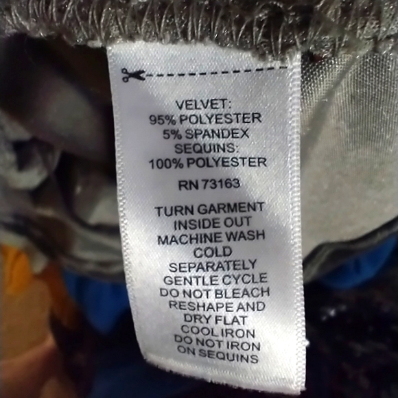 Cable & Gauge Sequin Velvet Halter Top - Picture 7 of 9